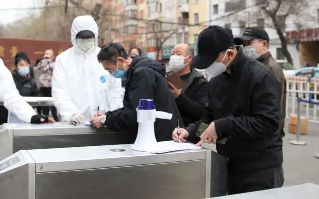 哈尔滨新发现2例阳性感染者，当天全城热起来的那些事