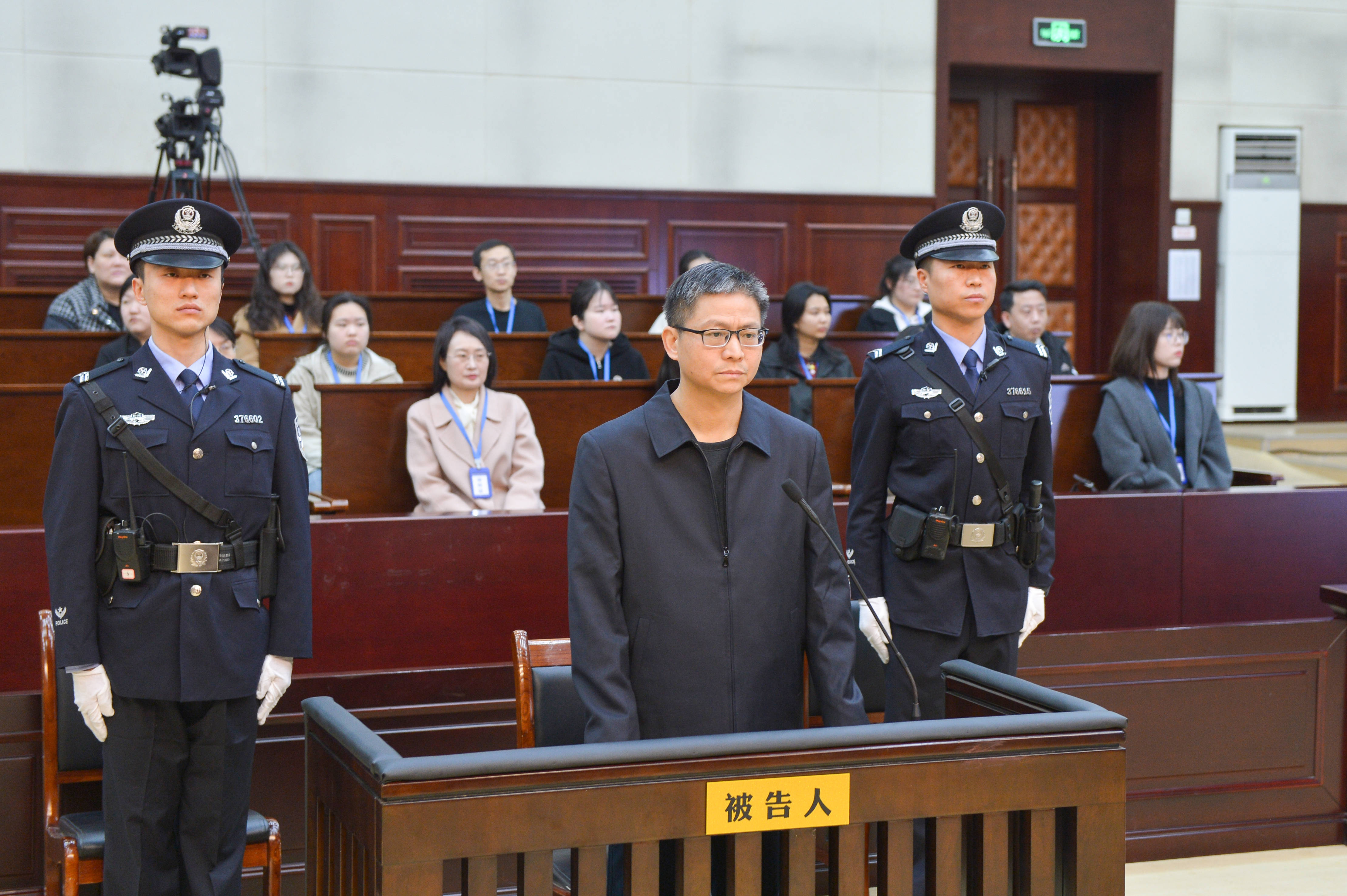 南方电网原纪检监察组长龙飞被逮捕,一场灯下黑的落幕 南方电网原纪检监察组长龙飞被逮捕,一场灯下黑的落幕